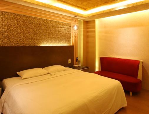 R7 Hotel Гаосюн Экстерьер фото