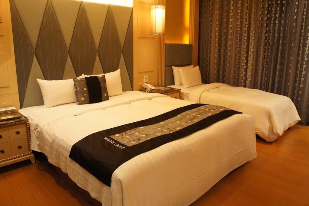 R7 Hotel Гаосюн Экстерьер фото